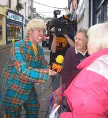 Bread's Wannabe TV - Walkabout Comedy Entertainers