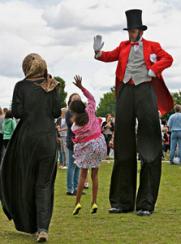 Ringmaster on stilts Electric Cabaret - Human statues - Living Statues - Entertainers