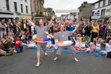 Bread's Mr Stretch and Mr Armstrong - Comedy Sportsday - Walkabout Entertainers