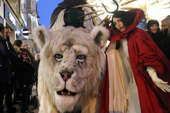 Creature's Snow Lion - Combining Animatronic Puppetry, Spectacular Costumes