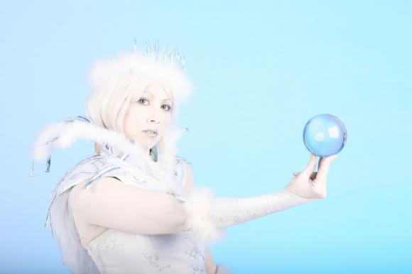 Sorcha Ice Queen - Contact Juggling Ice Queen and Unicorn - Walkabout Entertainers