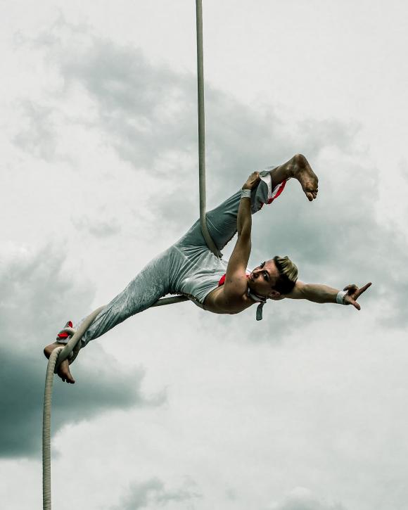 Zed - Non-Binary Aerial Art - Aerialist