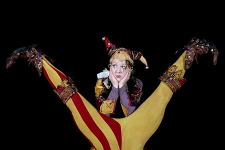Bouncing Stilt Jesters - Stilt Walkers - Walkabout Circus Entertainers