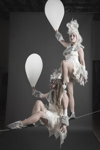 Dizzy Walkers - Beautiful, elegant tightwire spectacle - Circus Cabaret