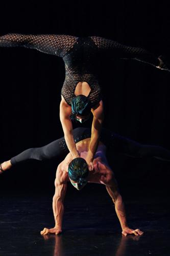 Duo Ramona - Acrobatic Contortion Circus Duo - Cabaret Entertainers